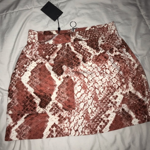 💋NBD REVOLVE Snakeskin Mini Skirt - Picture 4 of 4
